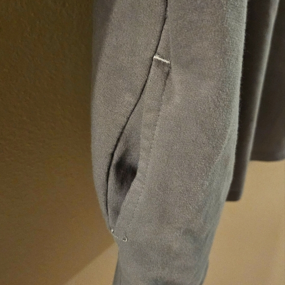 FRIENDS Gray Graphic Long Sleeve - Picture 6 of 9